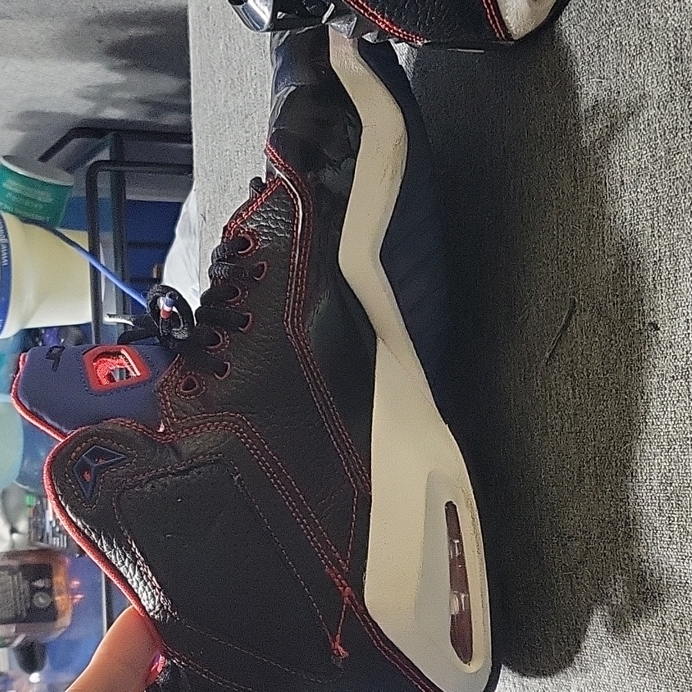 Jordan B'loyal Bred sneakers - Picture 6 of 9